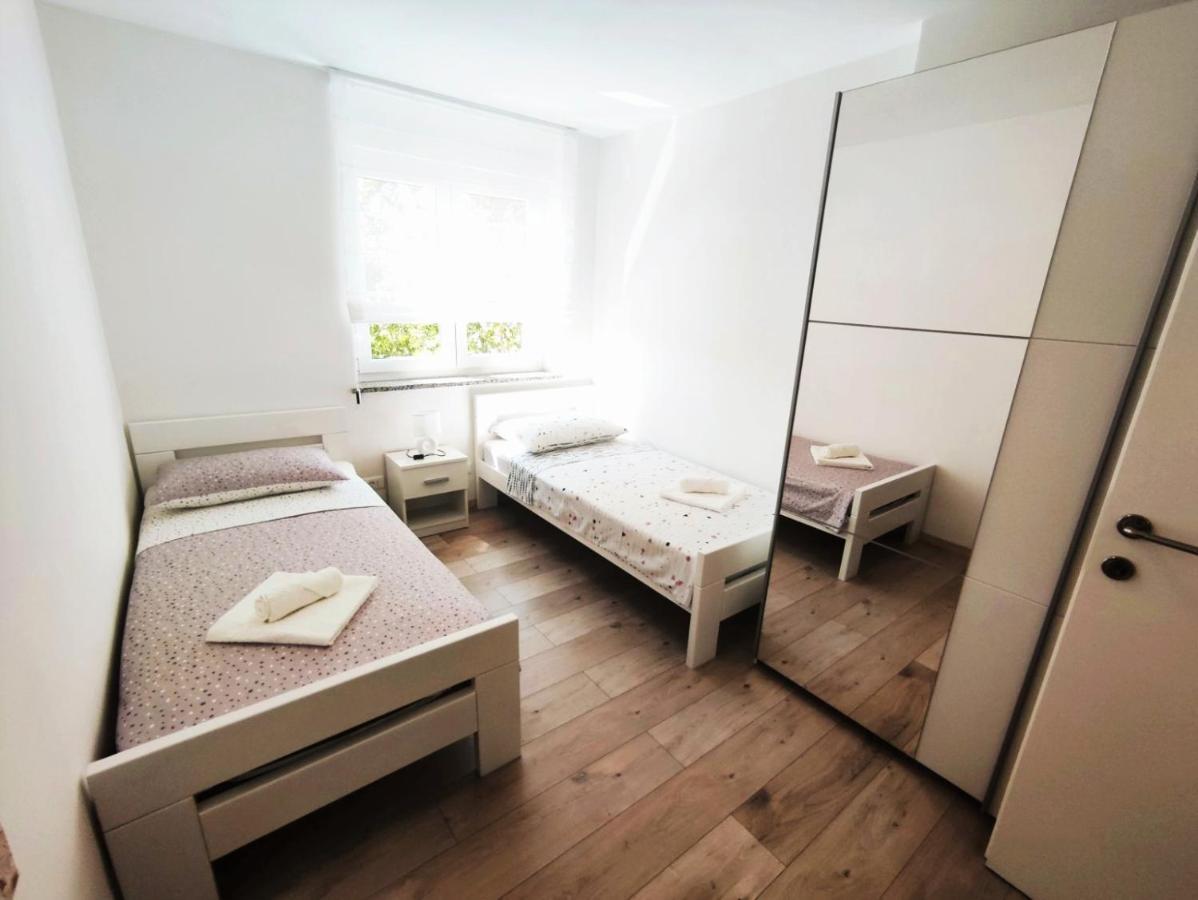 Apartman Dori Pula Exterior photo